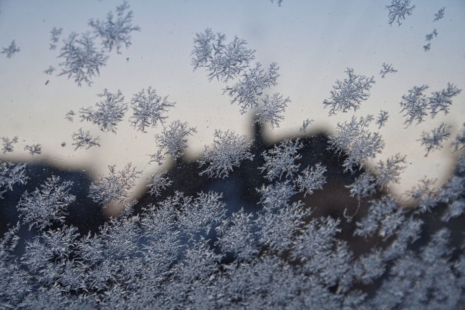 cold morning window frost